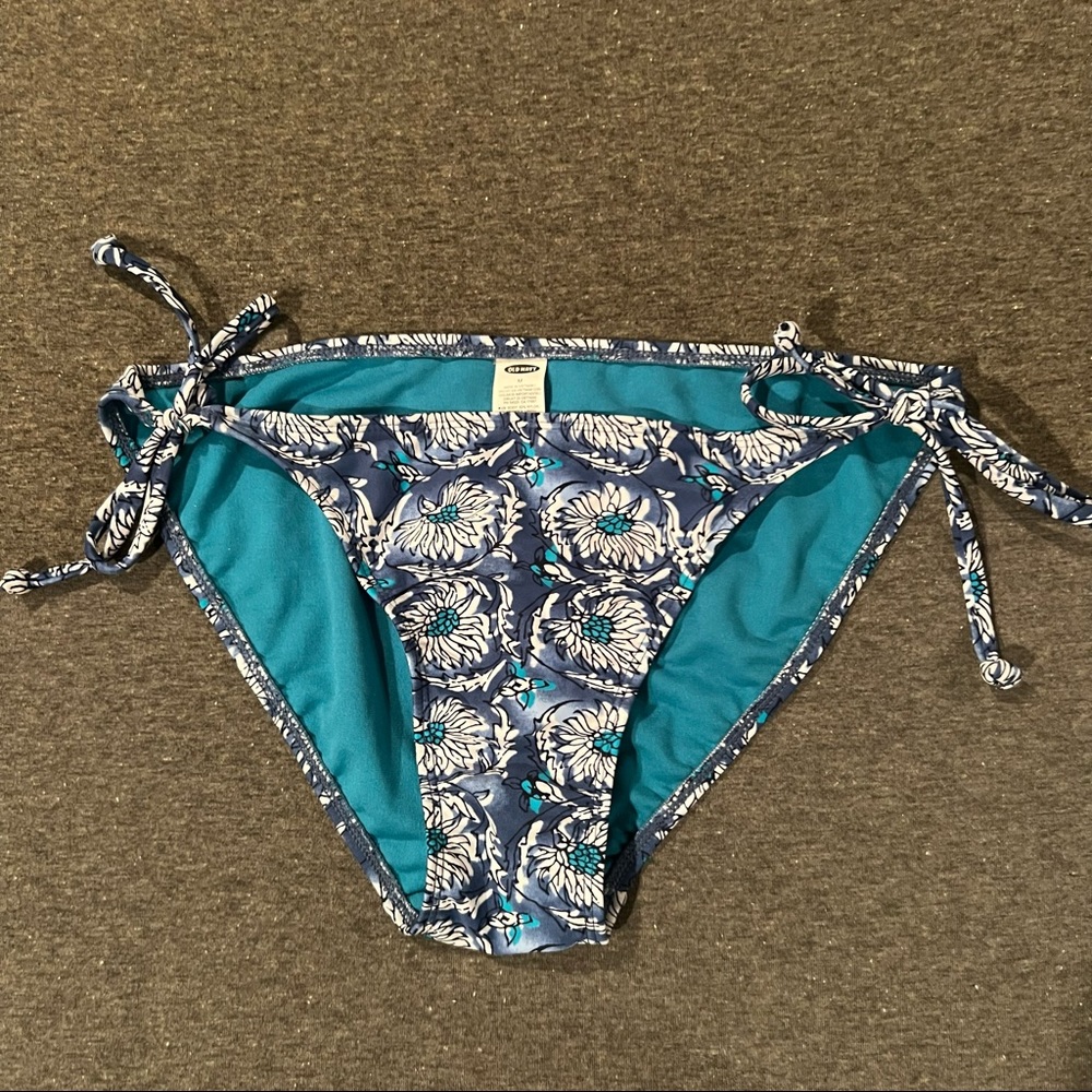 String Bikini Top and Bottom - Picture 5 of 7